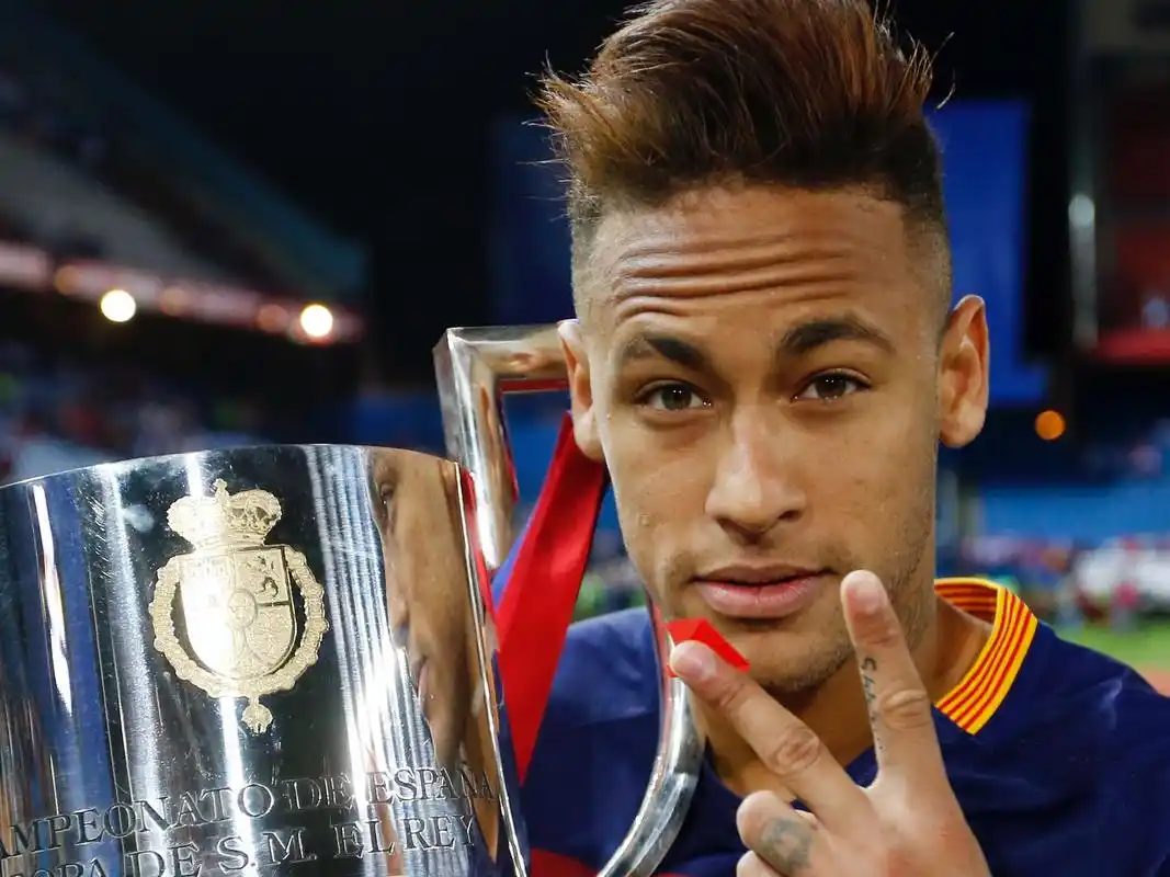 甲赛场上绽 甲赛场上绽